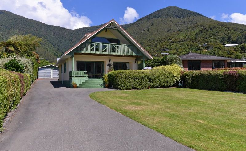  at 21 The Parade, French Pass