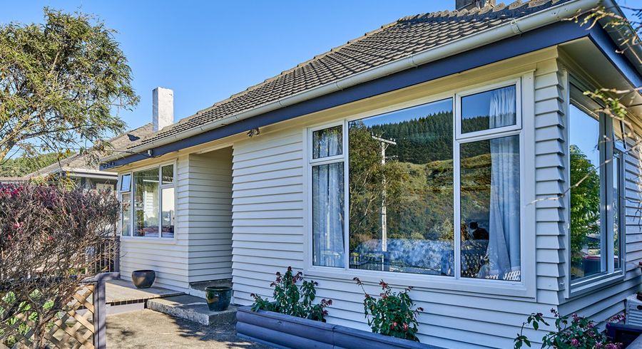  at 8 Raroa Terrace, Tawa, Wellington