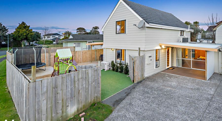  at 33 Challen Close, Conifer Grove, Takanini