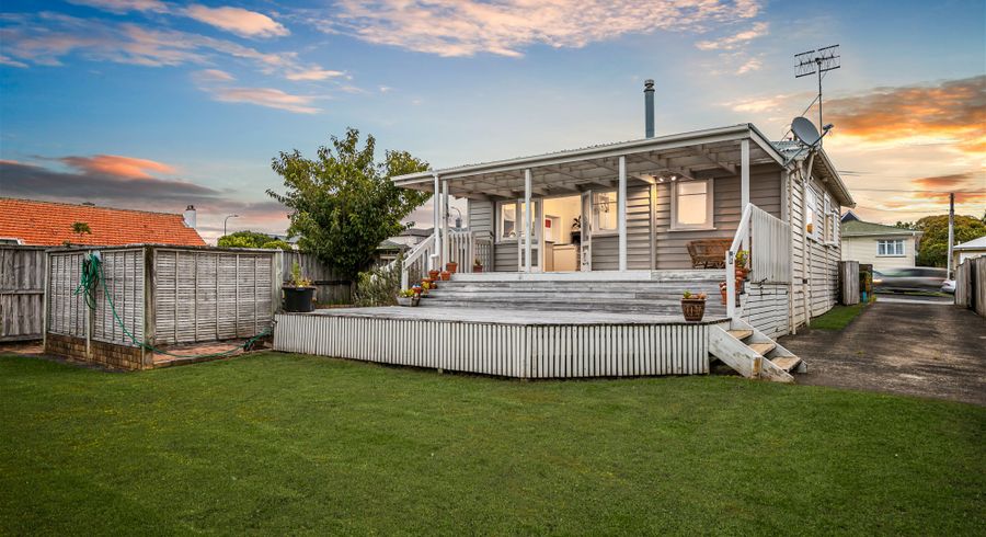  at 19 Haverstock Road, Sandringham, Auckland