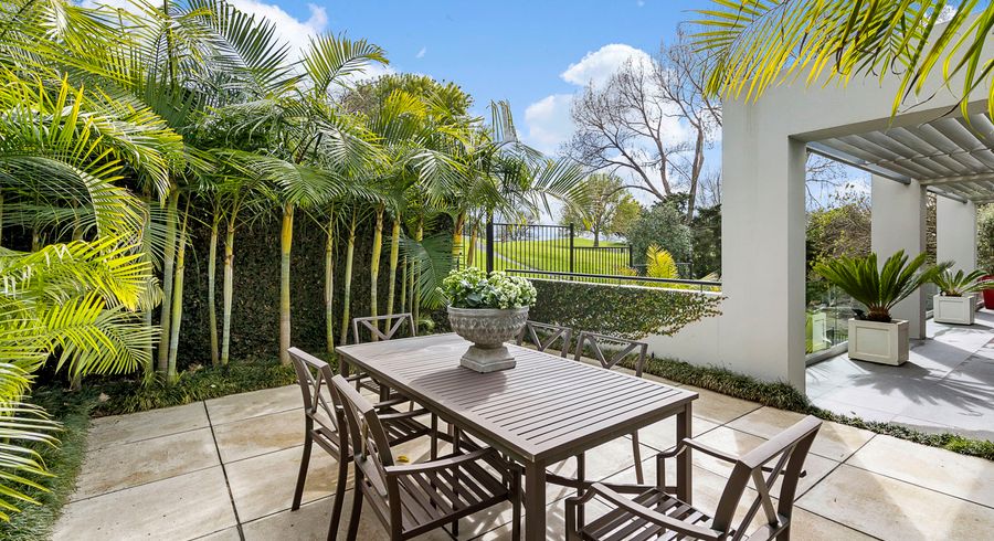  at 8B Crown Lane, Remuera, Auckland