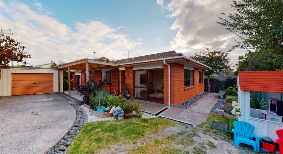  at 2/9 Ciprian Place, Henderson, Auckland