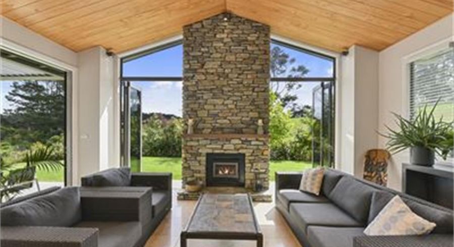 at 100 Hobson Road, Lucas Heights, Auckland