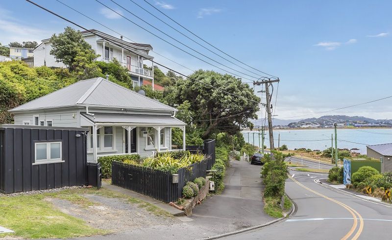  at 8A Hungerford Road, Lyall Bay, Wellington