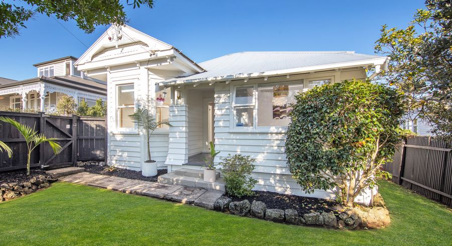  at 5 Queens Avenue, Mount Eden, Auckland
