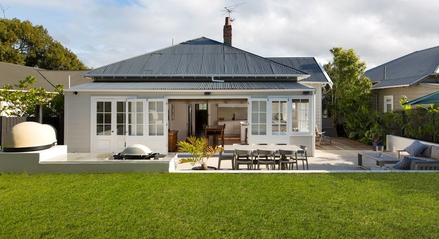  at 16 Grand View Road, Remuera, Auckland
