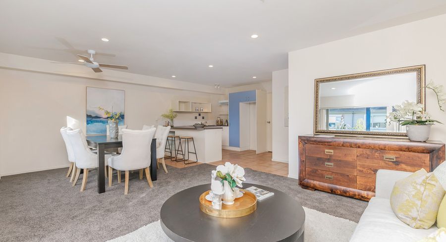  at 2/70 Fernhill Way, Oteha, Auckland