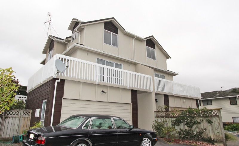  at 2/9 Tawa Street, Tawa, Wellington