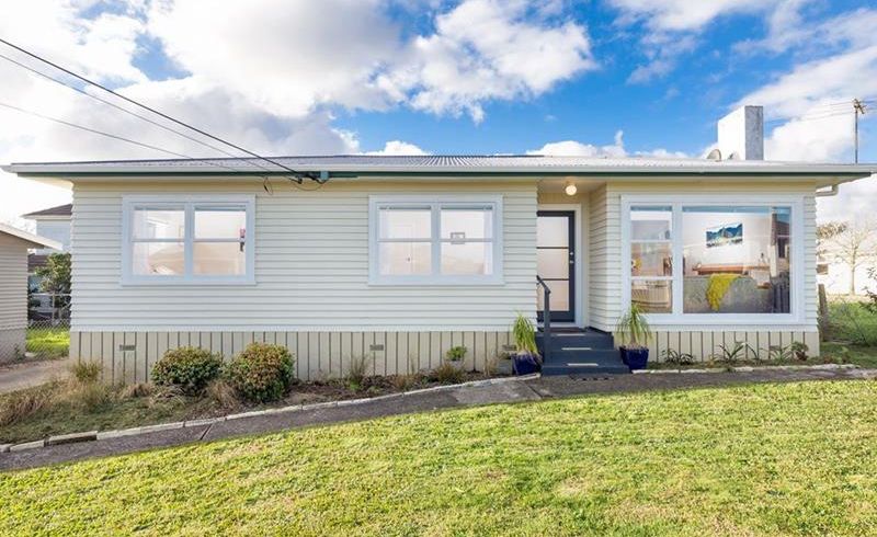  at 1/136 Chivalry Road, Glenfield, Auckland