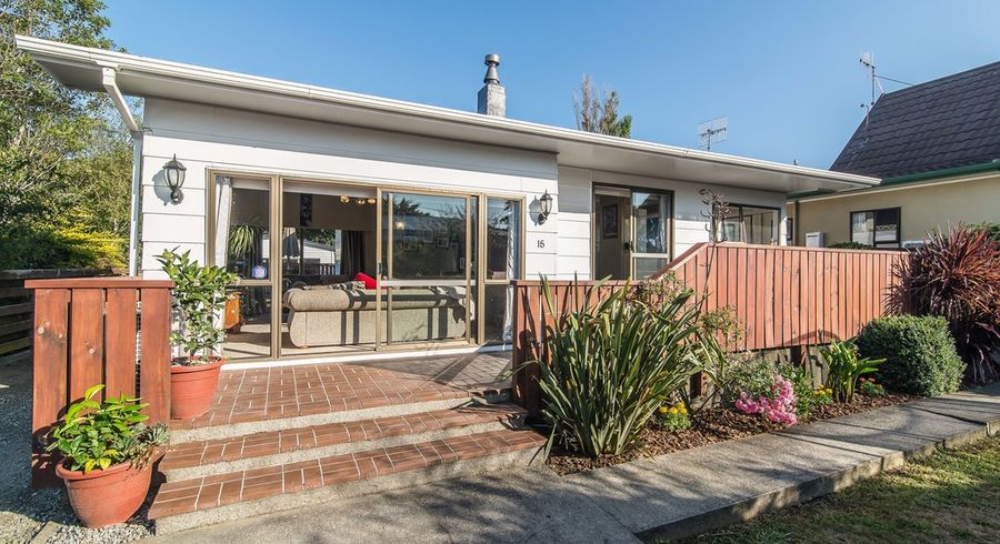  at 15 Goldsborough Avenue, Raumati Beach, Paraparaumu