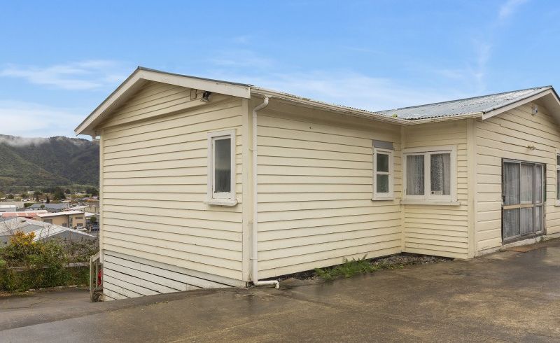  at 4 Oaklands Grove, Clouston Park, Upper Hutt