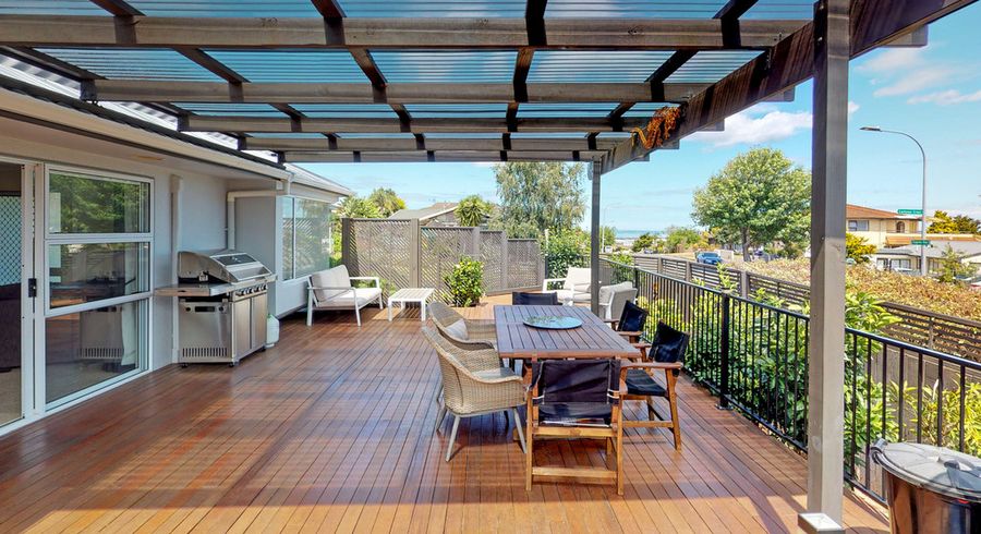  at 2/2 Calluna Crescent, Totara Heights, Auckland