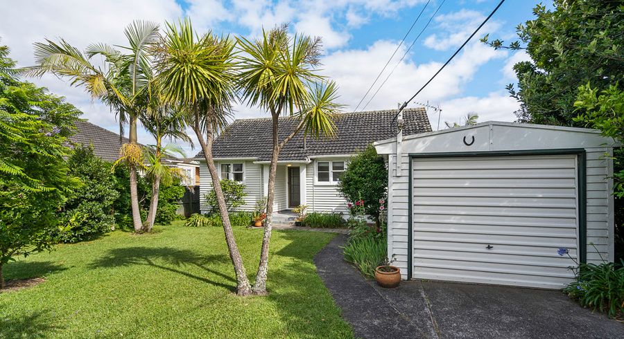  at 2/98 Bayswater Avenue, Bayswater, Auckland