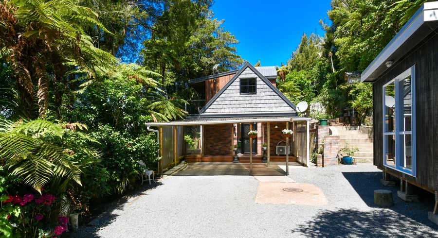  at 464 Scenic Drive, Waiatarua, Auckland