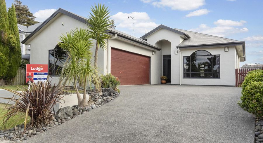  at 14 Thistlewood Avenue, Hamilton East, Hamilton