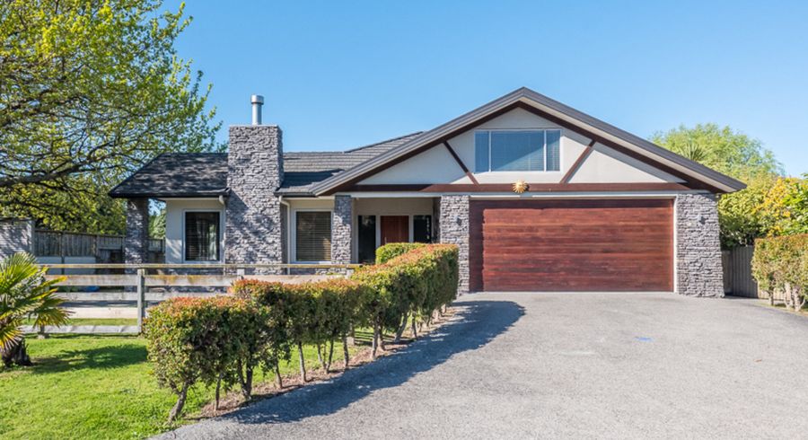  at 2 Fairway Oaks Drive, Waikanae Beach, Waikanae