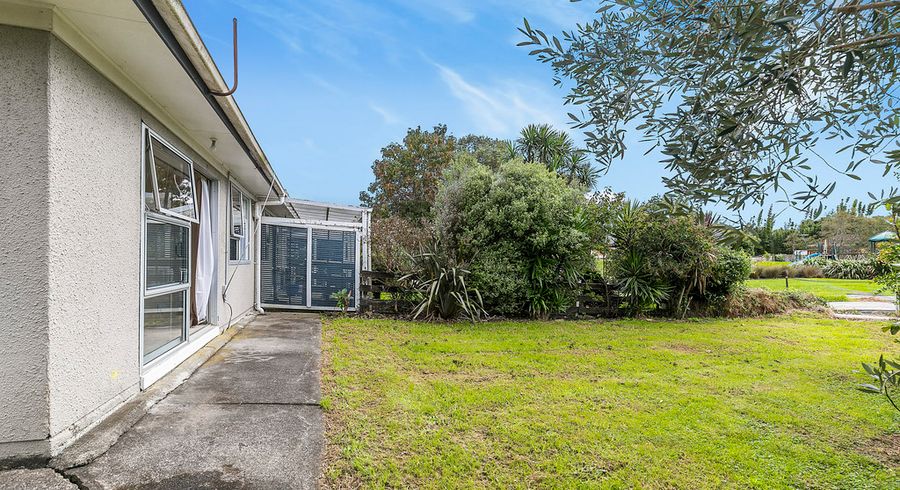  at 4/10 Lavas Place, Mount Wellington, Auckland