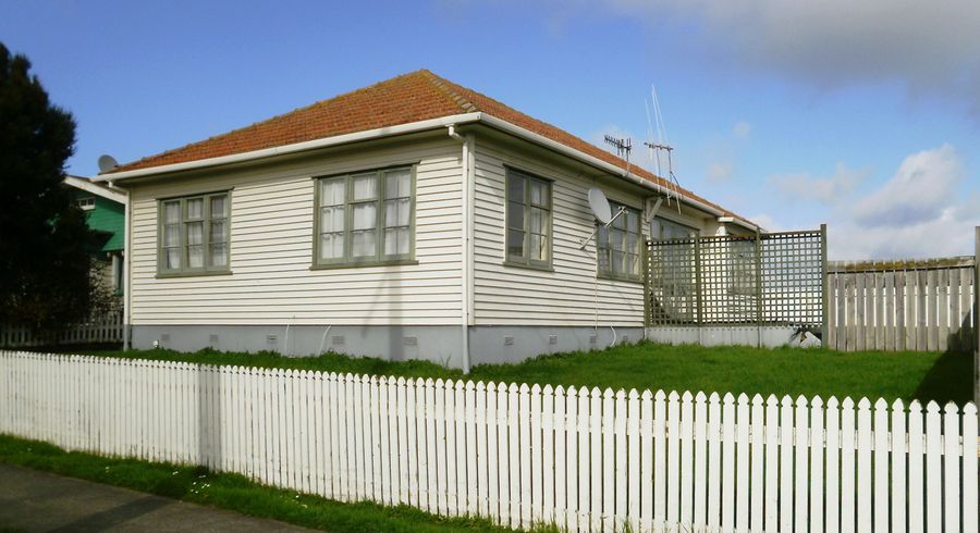  at 121 Roberts Line, Kelvin Grove, Palmerston North
