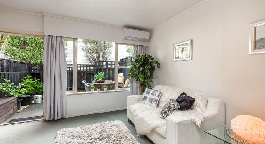  at 2/35 Esplanade Road, Mount Eden, Auckland