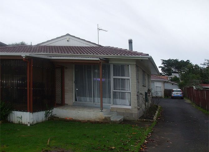  at 1/8 Ocean View Road, Weymouth, Auckland