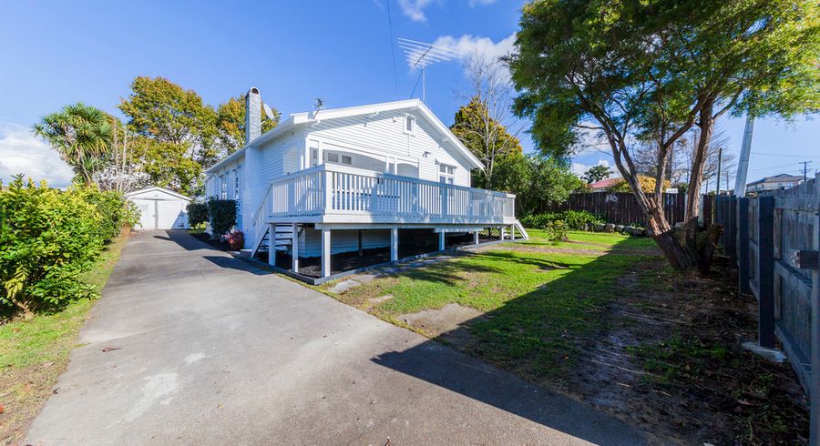  at 14 Lincoln Park Avenue, Massey, Auckland