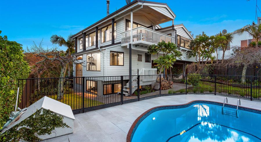  at 2/47 Maritime Terrace, Birkenhead, Auckland