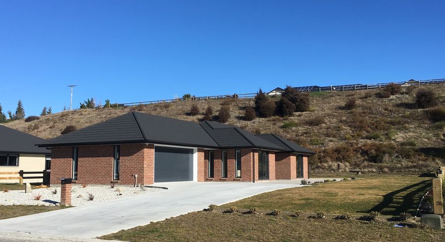  at 33 Kingfisher CRES, ARROWTOWN