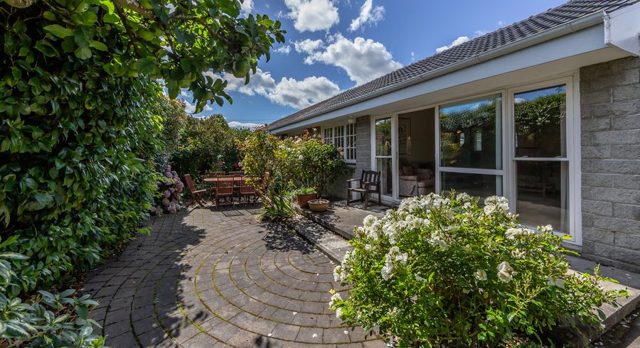  at 2/75 Garreg Road, Bryndwr, Christchurch