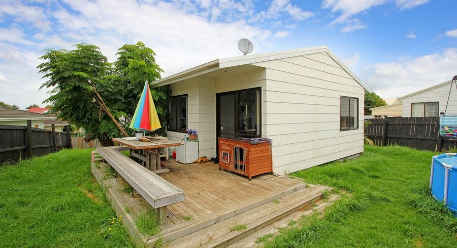  at 2/38 Maplesden Drive, Clendon Park, Auckland