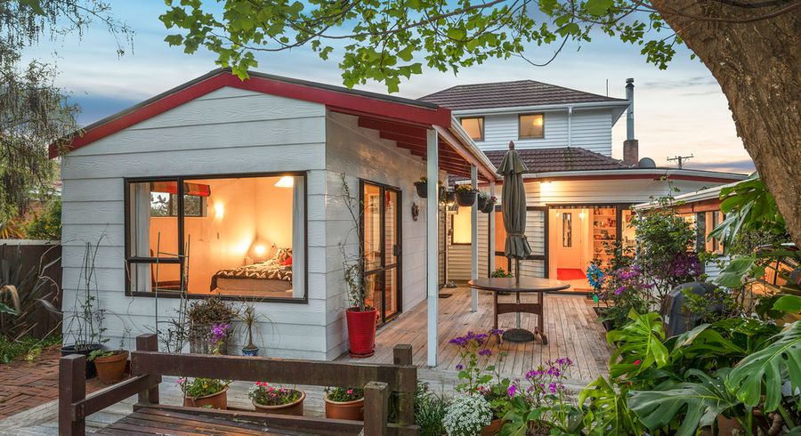  at 6 Seaside Avenue, Waterview, Auckland