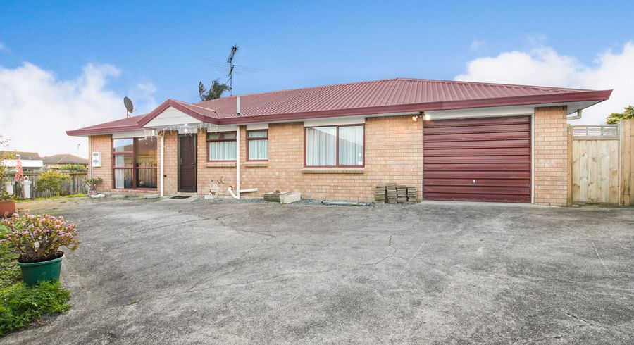  at 2/4 Nerissa Place, Randwick Park, Auckland