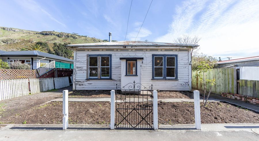  at 4 St Leonards Square, Sumner, Christchurch
