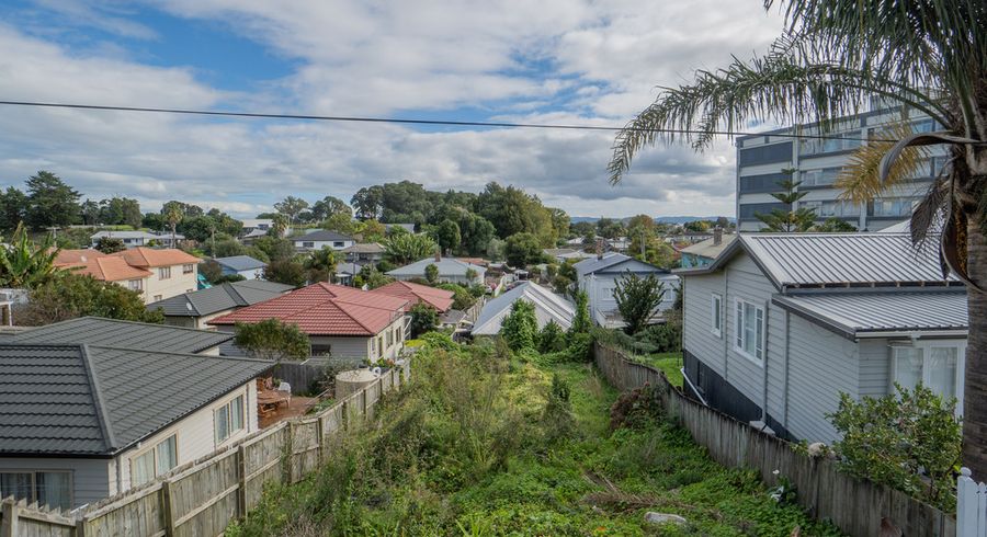  at 41 Queen Street, Northcote Point, Auckland
