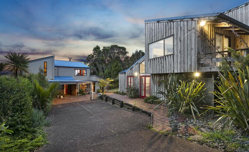  at 807 West Coast Road, Oratia, Auckland