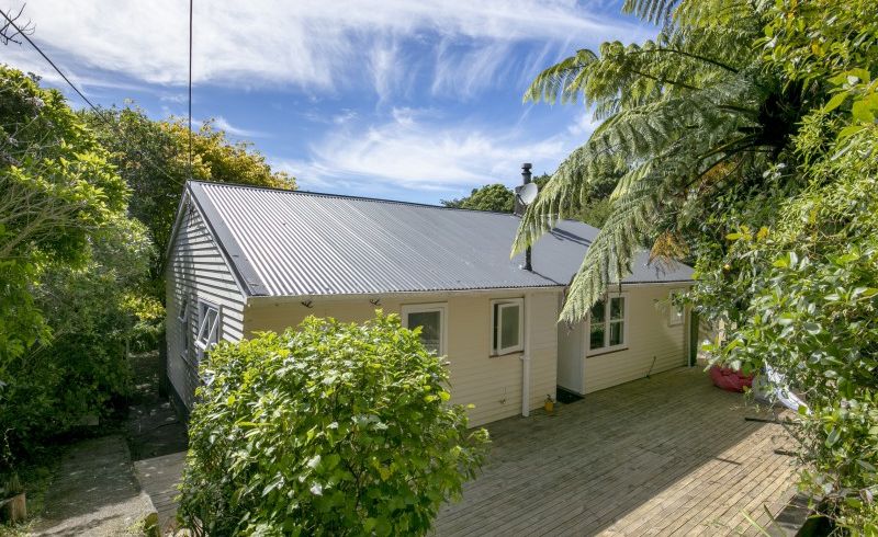  at 138 Miromiro Road, Normandale, Lower Hutt