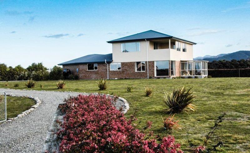  at 16 Edgewater Place, Rarangi
