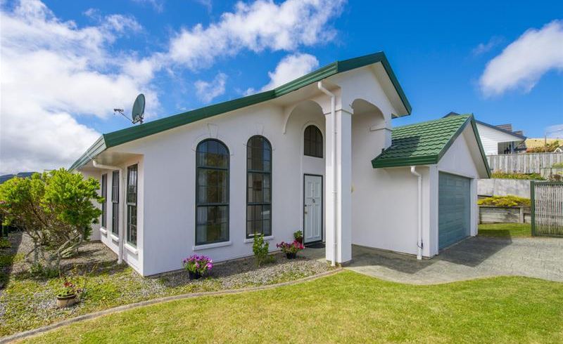  at 16 Kentwood Drive, Woodridge, Wellington