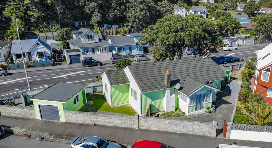  at 3 Marine Parade, Eastbourne, Lower Hutt