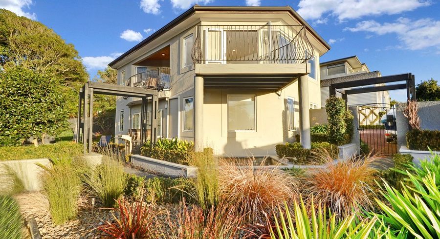  at 2/85 Island Bay Road, Beach Haven, Auckland