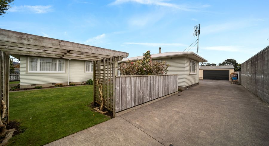  at 386 South Road, Omata, New Plymouth