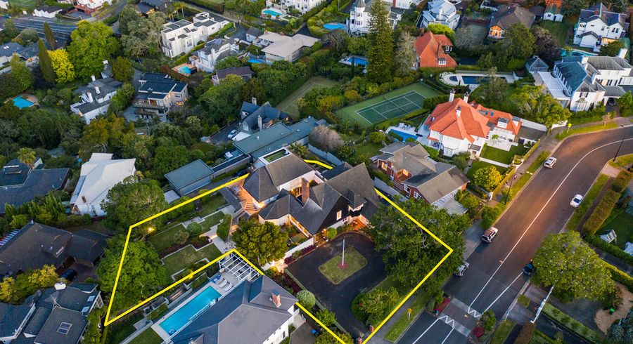  at 39 Bassett Road, Remuera, Auckland