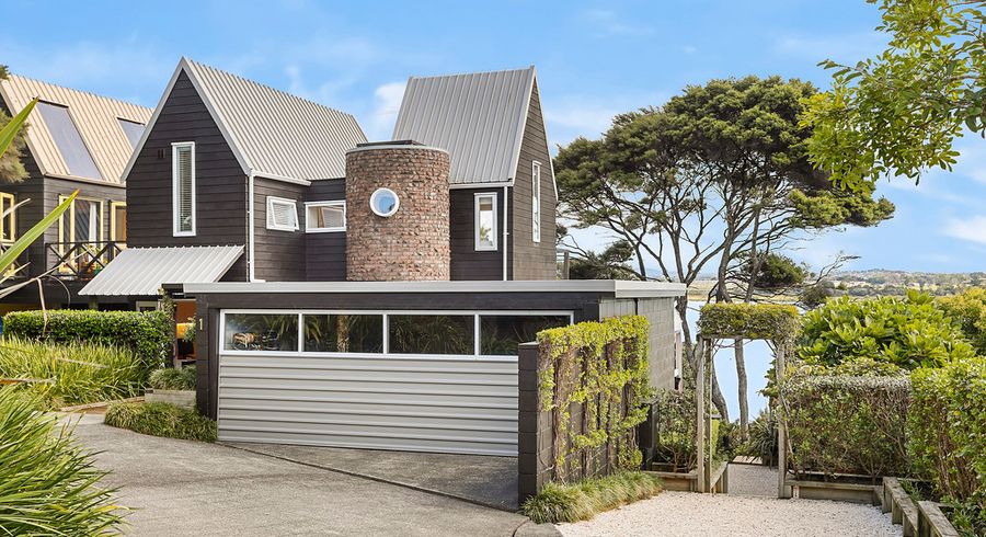  at 1/11 Amelia Place, Beach Haven, Auckland
