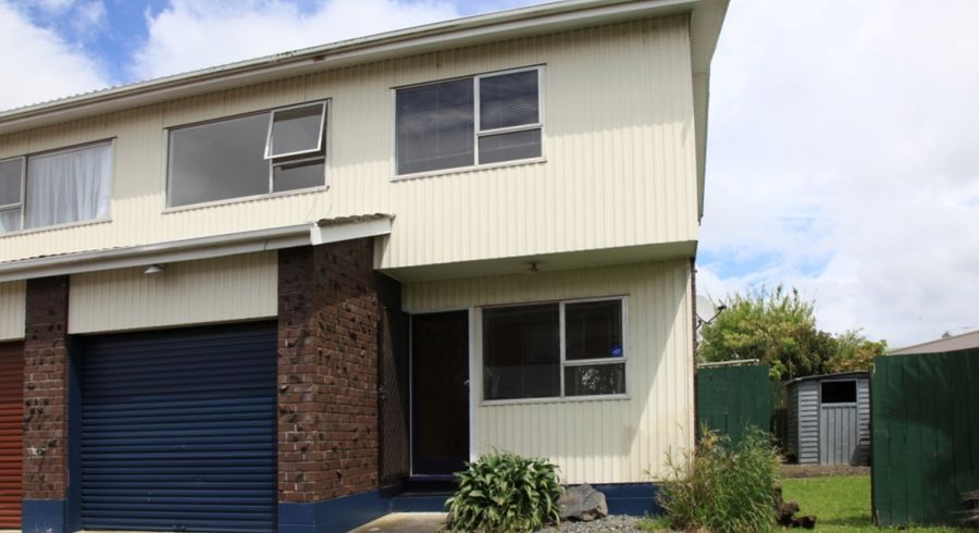  at 4/90 Lynwood Road, New Lynn, Auckland