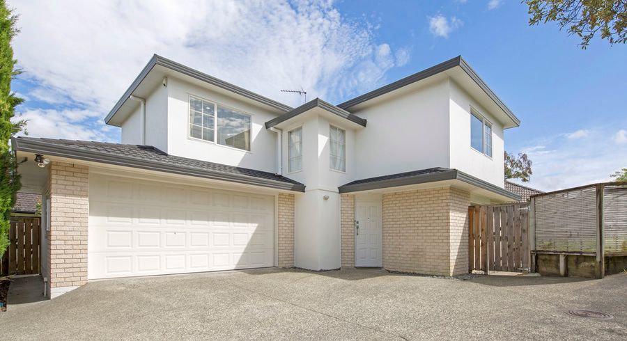  at 3 San Luis Place, Golflands, Auckland