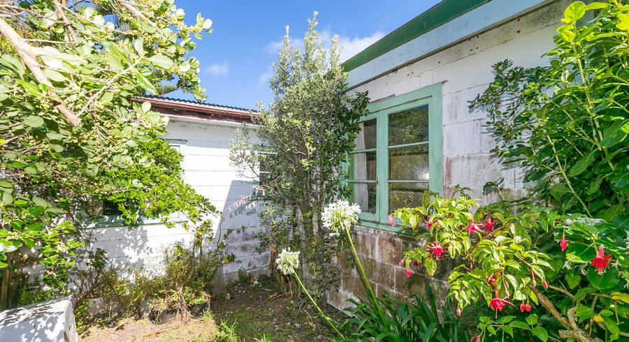  at 33 Hudson Street, Island Bay, Wellington