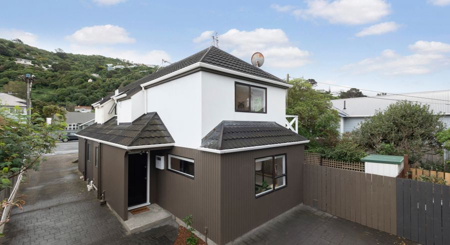 at 2/163 Queens Drive, Lyall Bay, Wellington