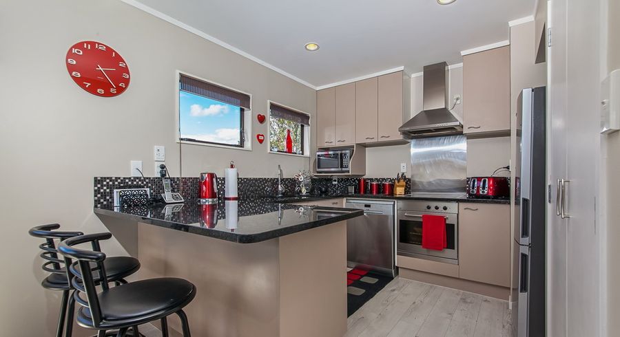  at 2/17 Sturm Avenue, Massey, Auckland