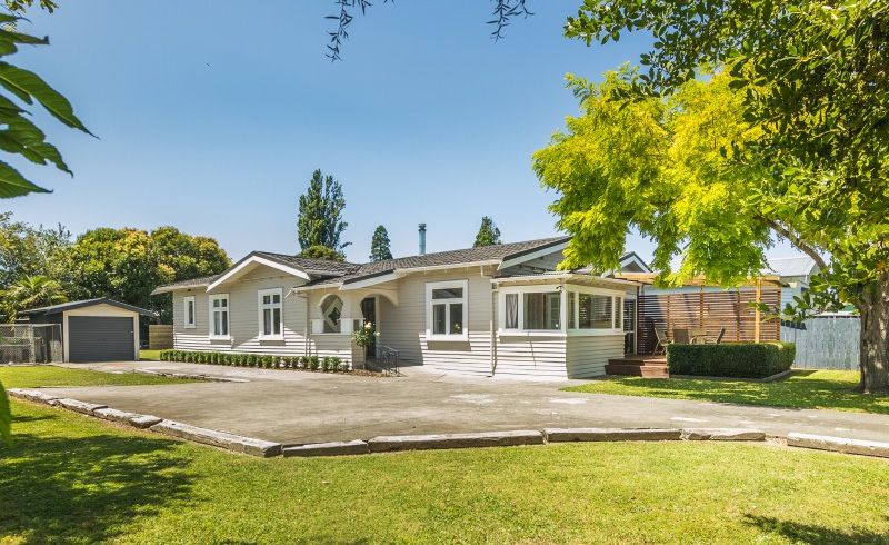  at 102 Heathcote Avenue, Mayfair, Hastings