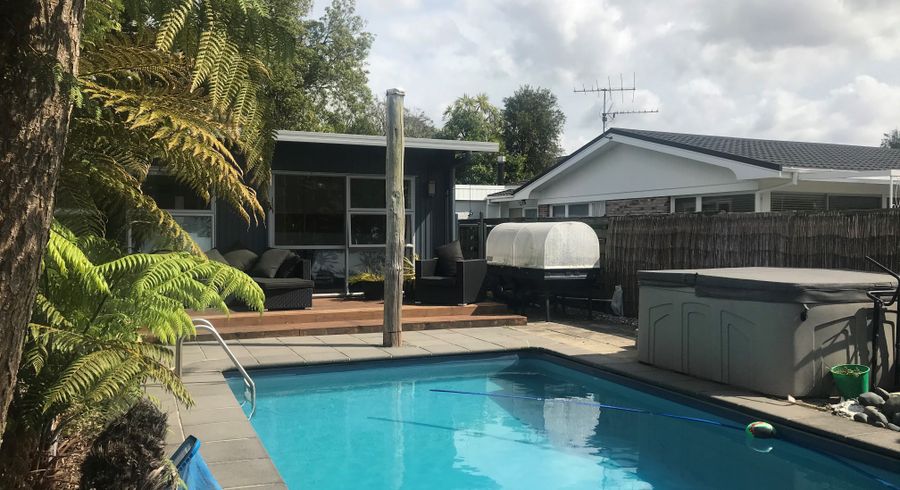  at 5 Frank Place, Hillpark, Auckland