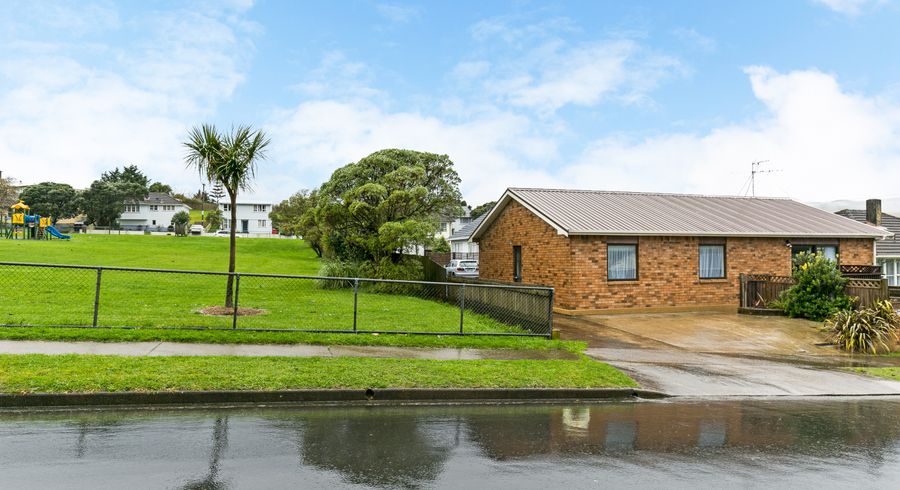 at 38 Victory Crescent, Tawa, Wellington